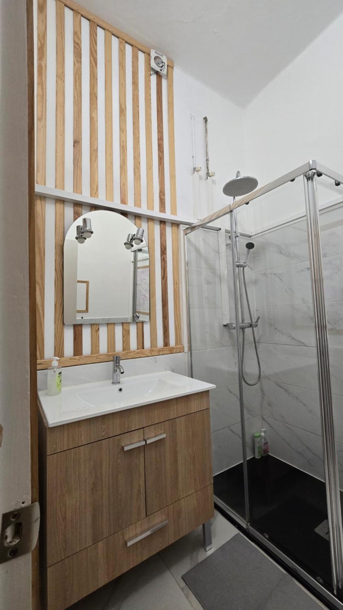 Double Room Private Bathroom